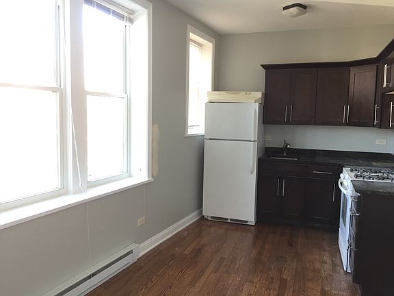 4th image of 7137 N Clark St Ste 1