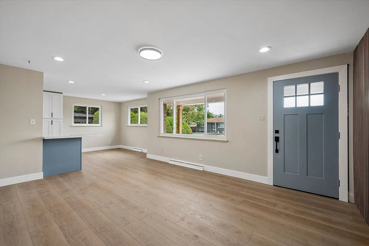 3 bed, 1.0 bath, 1036 sqft, $2,550 — Photo 2