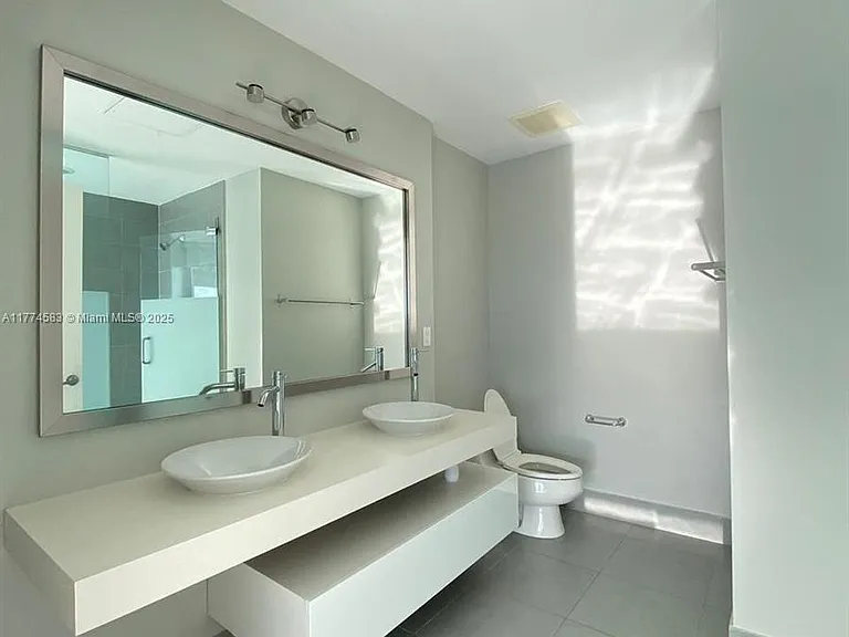 92 SW 3rd St #5206 — Photo 13