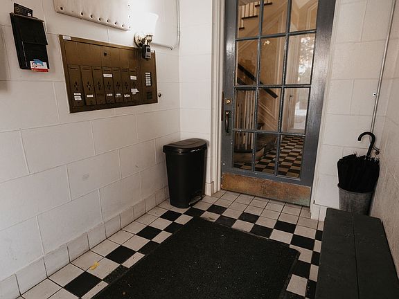 3rd image of 1123 W North Shore Ave #2C