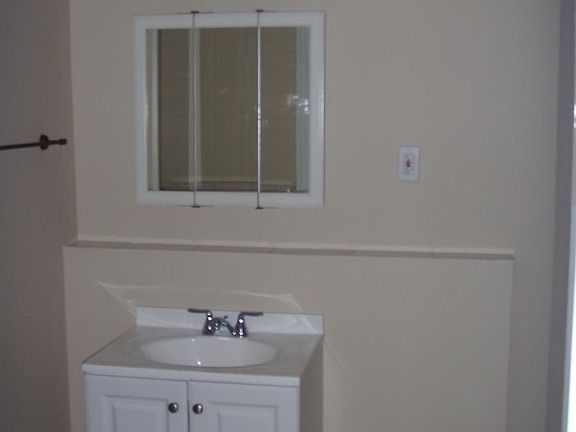 5th image of 619 Earl Ave N APT 3