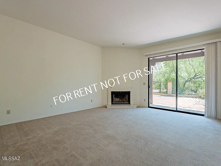 936 E Camino Diestro — Photo 7