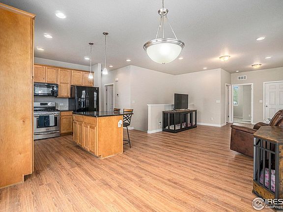 4th image of 6024 W 1st St #43