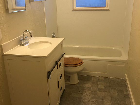 4th image of 2408 SW Washington Ave