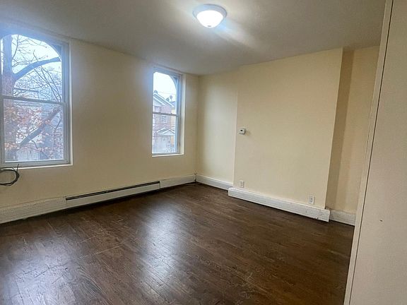 5th image of 118 Wilkinson Ave