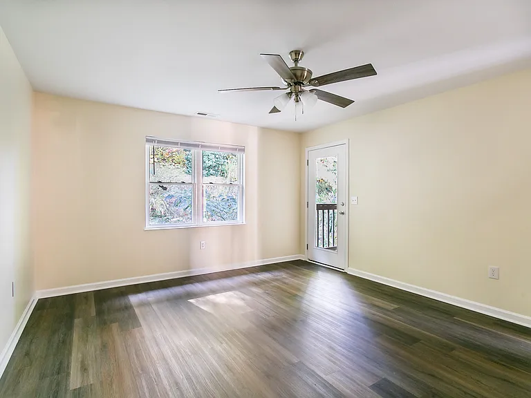 605 Carlyle Way — Photo 4