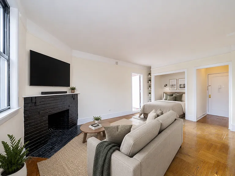 237 E 20th St #PHB — Photo 1