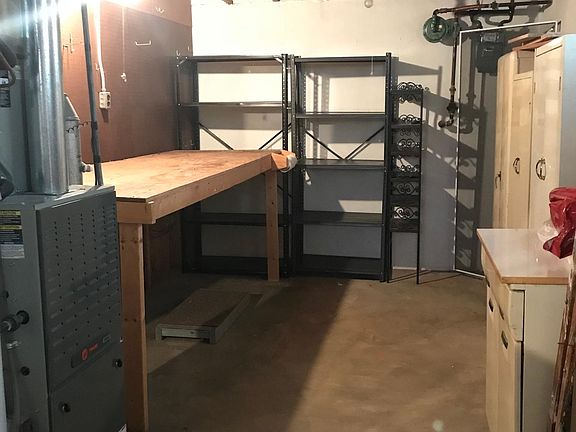 5th image of 7235 Maeze Ct