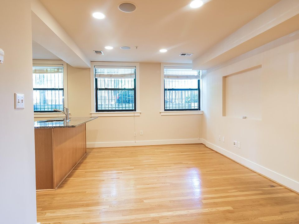 Den (unfurnished).