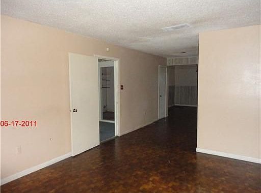 2nd image of 2712 Victoria Dr