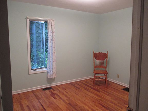 5th image of 204 Kinney Ave NW