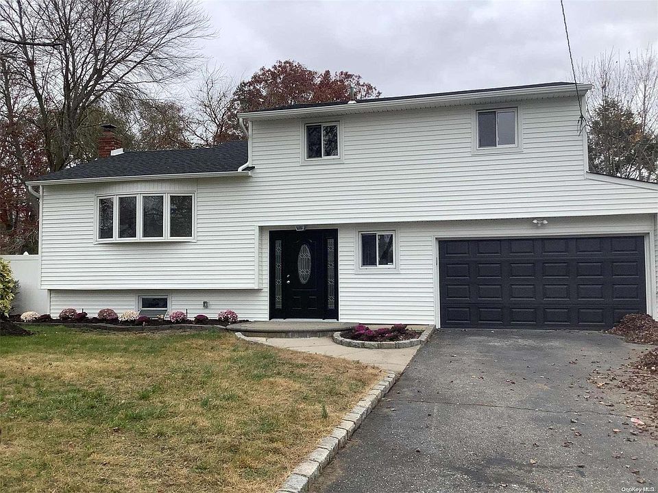 1st image of 17 Holiday Park Drive