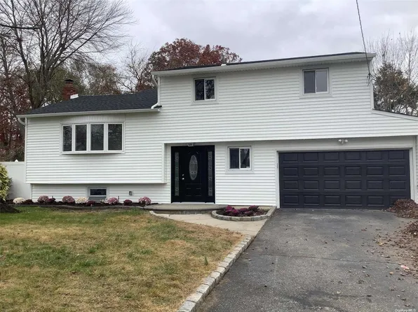 17 Holiday Park Drive, Centereach, NY 11720