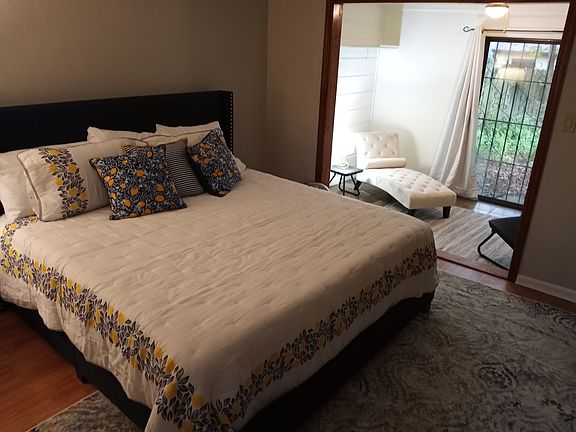 4th image of 1335 Castelnau Ct