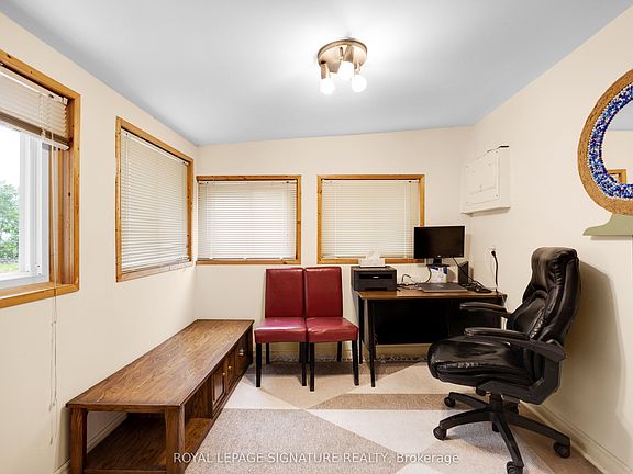 4th image of 25 Playfair Dr
