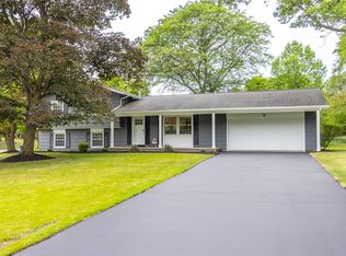 37 Round Trail Dr, Pittsford, NY 14534