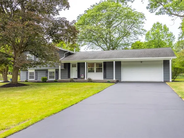 37 Round Trail Dr, Pittsford, NY 14534