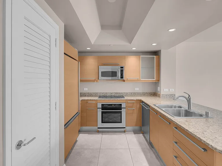 222 Karen Ave #15 — Photo 2
