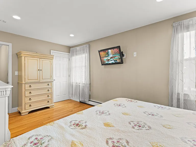 82 Hammond St #1 — Photo 17