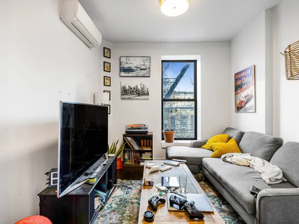 519 Eastern Parkway image 4 of 12