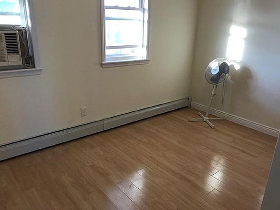 3rd image of 185 Bay 17th St