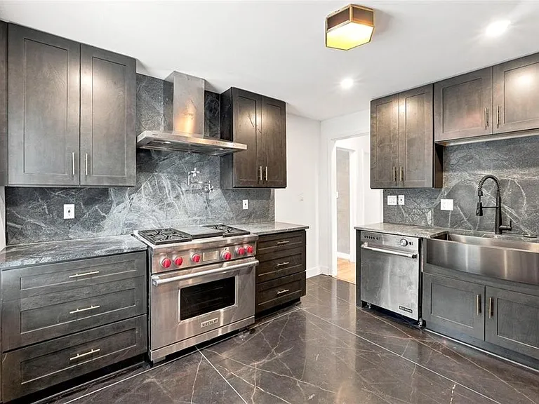 1911 Woodland Hills Ave NW — Photo 11