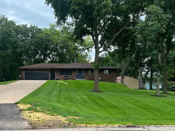 7205 N Badger Rd, East Dubuque, IL 61025