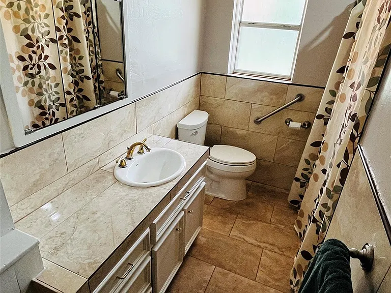 13421 Utica St — Photo 25