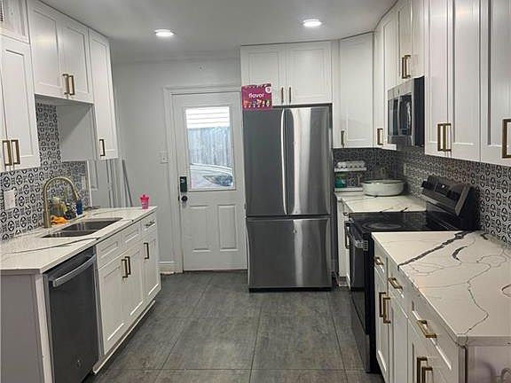 3rd image of 2985 Syracuse St