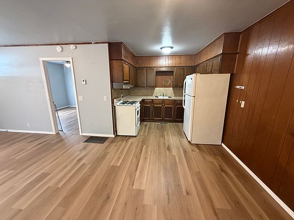 4th image of 301 S Teehee Dr #1