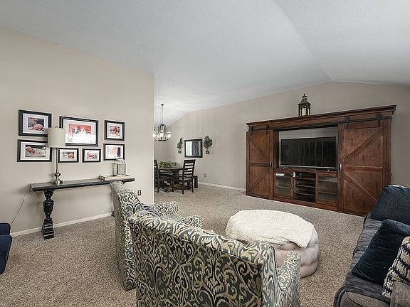 4th image of 24657 Surrey Cir