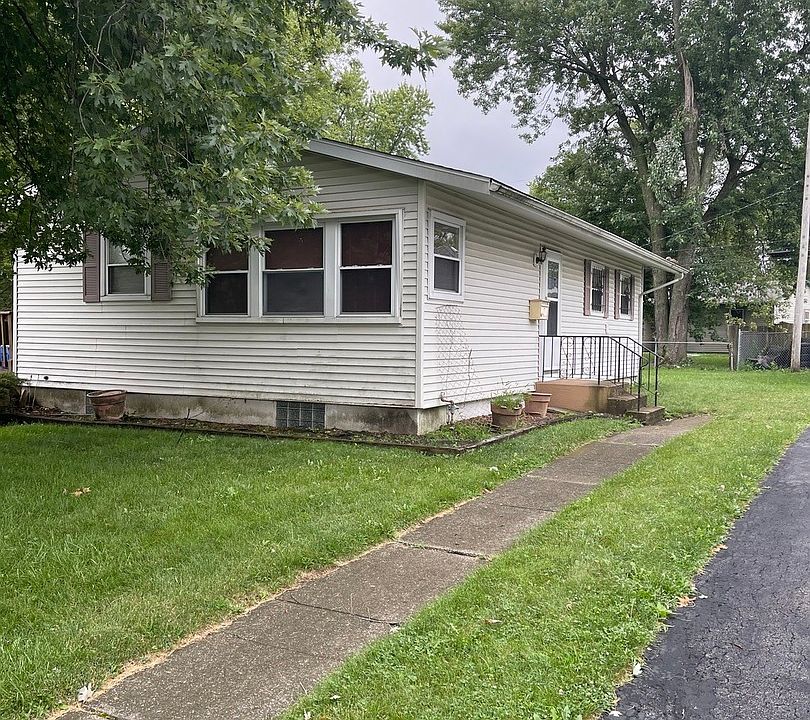 1st image of 93 E Elmwood Dr
