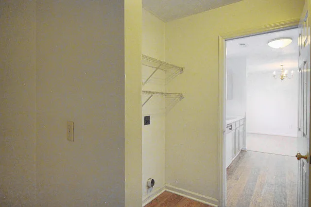 304 Gladstone Dr — Photo 7