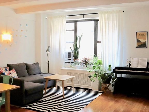 3rd image of 117 E 77th St APT 2