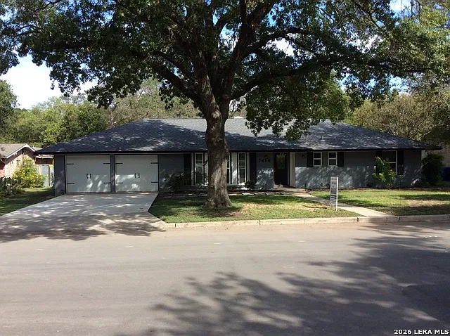 3 bed, 2.0 bath, 1794 sqft, $2,500 — Photo 1
