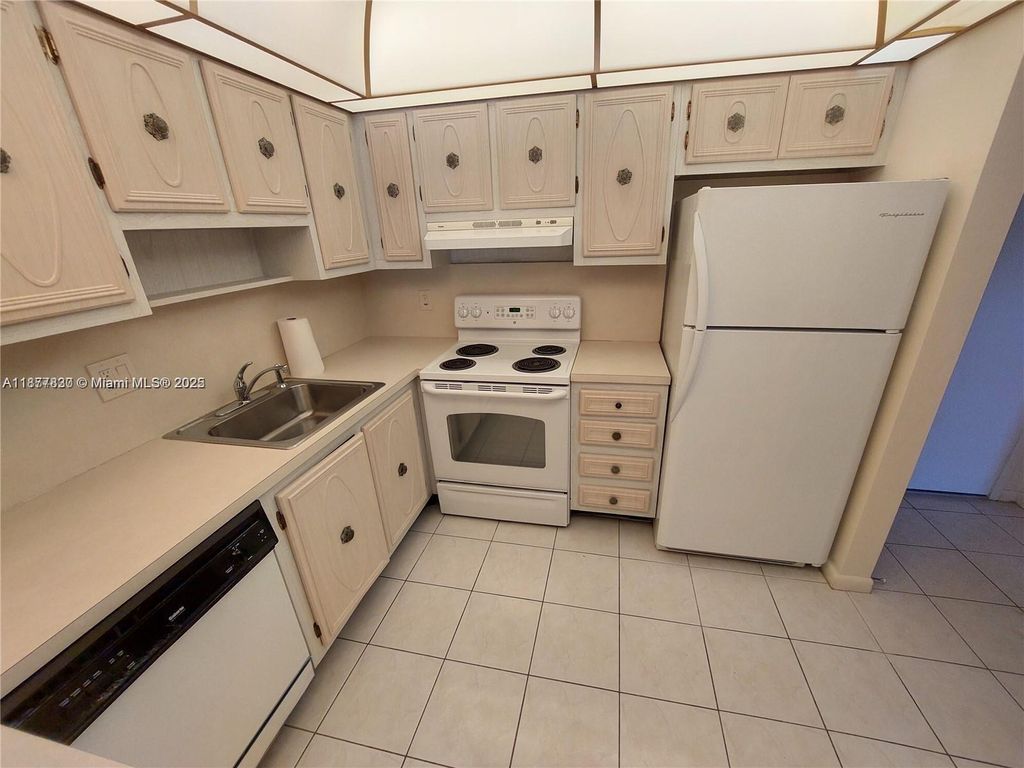 257 S Cypress Rd APT 438, Pompano Beach