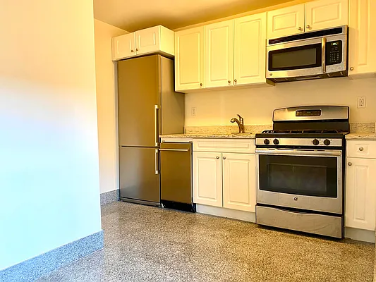 Rented by FirstService Realty (legacy) | media 4