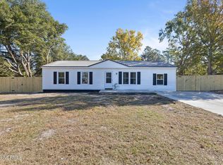100 Riegel Dr, Hubert, NC 28539
