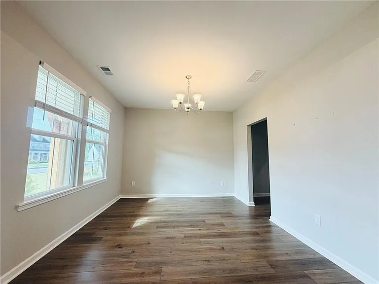 607 Michigan Cir — Photo 23