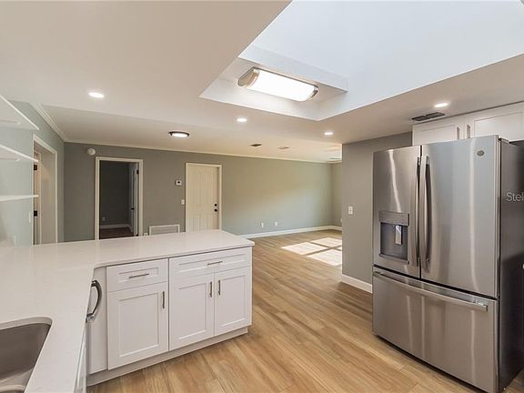 5th image of 418 Springview Dr
