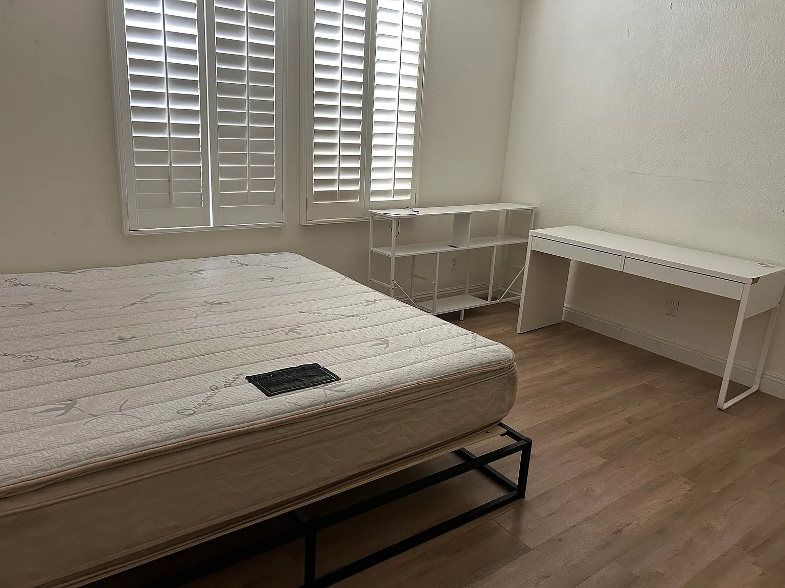 6 bed, 4388 sqft, $1,099 — Photo 4