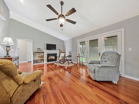 5th image of 10166 Marquette St