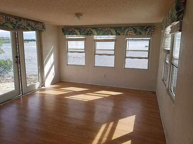 1st image of 29 Circle Dr