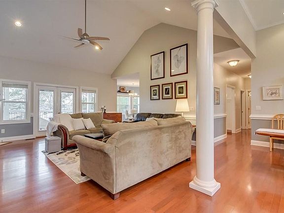 5th image of 217 Bridgeview Pl
