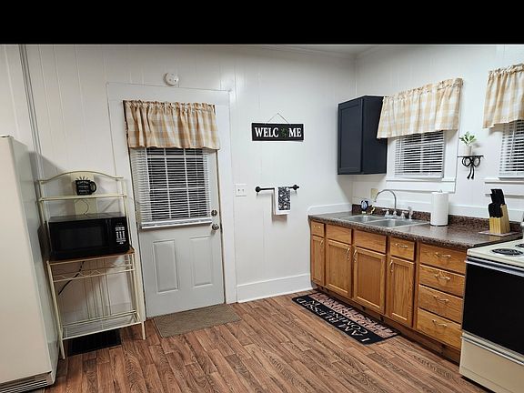 3rd image of 311 Grove Ave