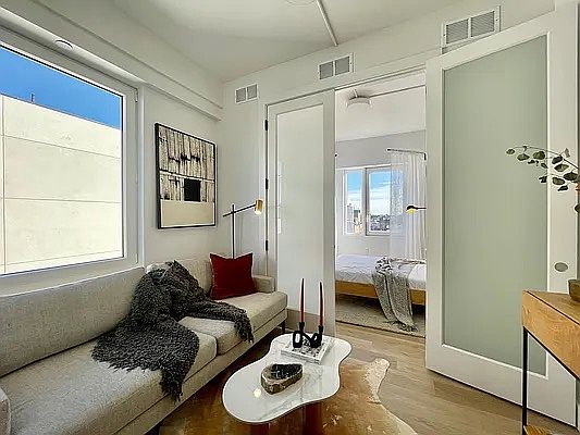 4th image of 80 Linden Blvd #6G