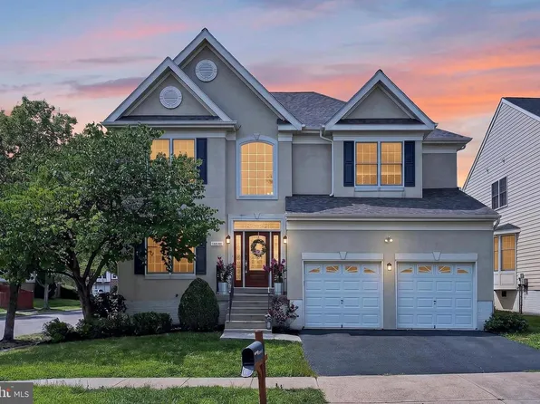 42655 Harris St, Chantilly, VA 20152