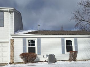 231 Harvest Ct, Vernon Hills, IL 60061