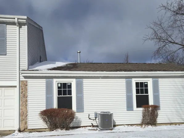 231 Harvest Ct, Vernon Hills, IL 60061