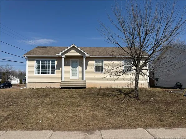 333 Twin Oaks Dr, Moncton, NB E1G 4W7